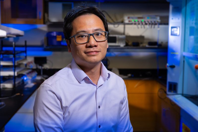 Dr. Yuguang Chris Li, Assistant Professor of Chemistry